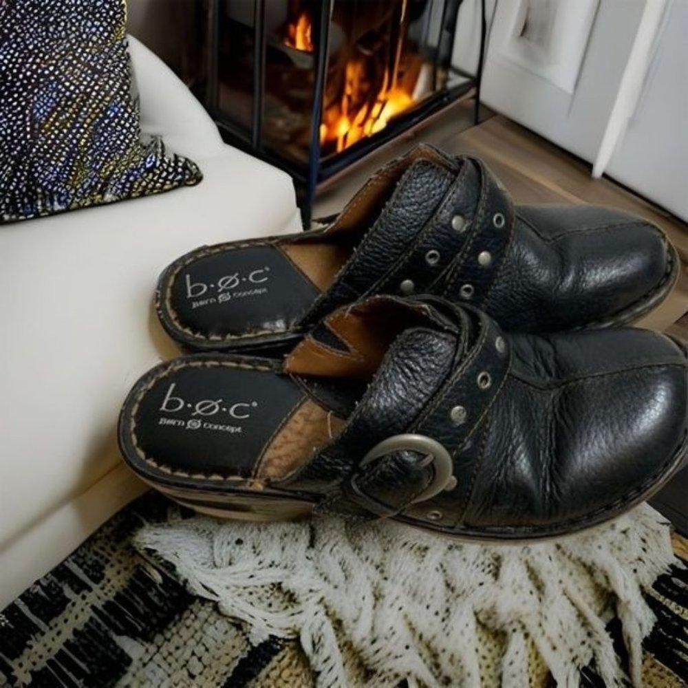 Boc womens clogs size 9 black metal buckle leather